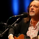 Bactérias se escondem no chuveiro — e como se livrar delas