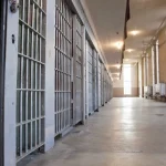 Homem que agarrou Ariana Grande em Singapura é condenado a 9 dias de prisão