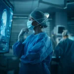 Saiba para que servem os triângulos nas janelas dos aviões