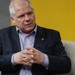 Suspensão de votação gera união improvável entre grupos no Corinthians