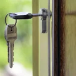 Gracyanne Barbosa conta por que segue vivendo com mãe de Belo