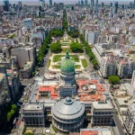 Saiba se barracas e quiosques podem cobrar por cadeira e guarda-sol na praia