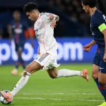 Rainha de bateria da Tijuca explica porque sambou sem calcinha