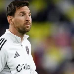 Dólar fecha em alta e Bolsa recua após Flávio Bolsonaro dizer que candidatura é ‘irreversível’