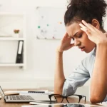 Professor que trocou mundo corporativo por escola pública alerta alunos sobre perigos das redes