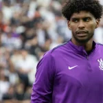 Dólar e Bolsa caem com investidores avaliando novas tarifas de Trump; Petrobras dispara