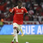 Financeiras que travam celular em caso de calote avançam, apesar de proibições judiciais