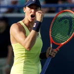 Katy Perry mostra nova foto da filha nos bastidores da nova turnê