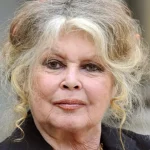 Bolsonaro passa por novo procedimento para tratar crise de soluços