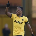 Carlos Bolsonaro mira Tarcísio e ironiza discurso de ‘CEO’