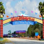 Ciclista Jay Vine sofrea fratura no pulso após se chocar com canguru