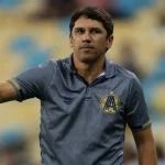 Adriana Lima vende casarão em Los Angeles por R$ 68,9 milhões