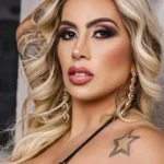 Fã que passou Réveillon com Rosalía no Rio vira celebridade por um dia