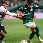 Jogador tem mal súbito em campo e morre aos 27 anos