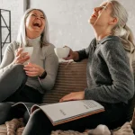 Piers Morgan hospitalizado devido a queda em restaurante