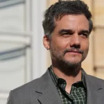 United aproveita expulsão, bate Tottenham e vence a quarta seguida