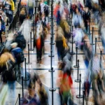 Mckenna Grace é escalada para viver Daphne em série de ‘Scooby-Doo’