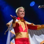 Gretchen aparece sem prótese capilar e anuncia doação de lace