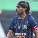 Após perder fortuna, Manoel Gomes vive de favor e tenta se recuperar