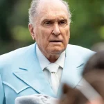 Camisas amarelas da Pitombeira, vistas em ‘O Agente Secreto’, tomam ruas de PE