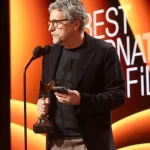 ‘Quero me divertir e entregar alegria’, diz Cintia Dicker sobre estreia como musa do Salgueiro