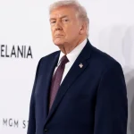 Nas redes, Michelle critica alegoria na Sapucaí de Bolsonaro como palhaço atrás das grades