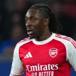 Andrea Beltrão vai a evento com os três filhos e posa para rara foto em família