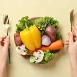 Sienna Miller e a gravidez aos 44 anos: “É a melhor coisa, é mais fácil”