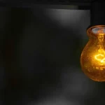 Suspeita de atirar na casa de Rihanna diz que é inocente e pede redução da fiança