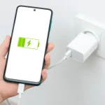 Dólar desacelera alta ante real com fluxo comercial positivo