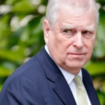 Chappell Roan diz que não odeia seus fãs e crianças após polêmica em hotel