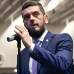 Dólar e Bolsa fecham em queda com guerra no Oriente Médio em foco