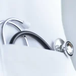 Grêmio aproveita expulsão, vence Grenal 450 e fica perto do título gaúcho