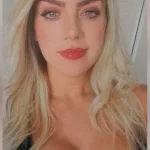 Modelo de 60 anos viraliza ao mostrar aparência jovem nas redes sociais