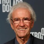 Homem que invadiu trabalho da ex e a espancou com socos em elevador é preso novamente