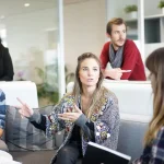 Aparelho com 180 kg falha e jovem quebra os dois joelhos em academia