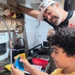 Vídeo mostra homem derrubando mulher de moto aquática durante briga; veja