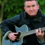 Leilão da Receita tem iPhone 17 por R$ 4.600 e guitarra Fender por R$ 500