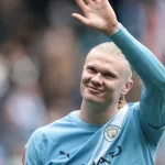 Kris Jenner exibe novo visual após cirurgia de 100 mil dólares