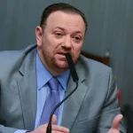 Petróleo começa semana em alta, cotado em US$ 101 o barril, com impasse sobre guerra no Oriente