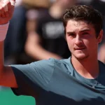 Keanu Reeves busca redenção em comédia sobre a cultura do cancelamento