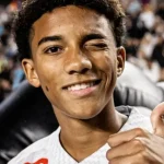 Avião monomotor cai no interior de SP e piloto morre carbonizado