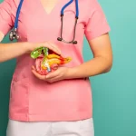 Vídeo mostra astronauta com dificuldade para andar após voltar do espaço