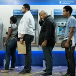 Nasa divulga foto de astronautas da Artemis ao lado de cápsula horas após pouso