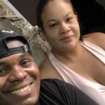 Casais mais velhos não devem viajar lado a lado no avião, alerta estudo