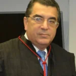 Flávio Bolsonaro contradiz discursos anteriores ao confirmar visita a Daniel Vorcaro