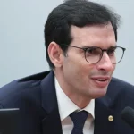 Petróleo cai quase 5% com acordo entre EUA e Irã, mas volta a nível pré-guerra é improvável