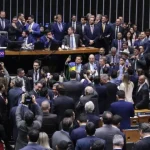 Imagens confirmam que Samsung vai revelar três celulares dobráveis