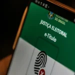 Dólar fecha em alta, e Bolsa encerra pregão estável com Focus e Oriente Médio no radar