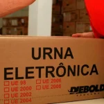 Bactérias se escondem no chuveiro — e como se livrar delas